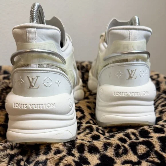 Louis Vuitton LV Run 55 Sneakers 'Beige Monogram White Leather" 39 WMN US 8 lux - Picture 9 of 15